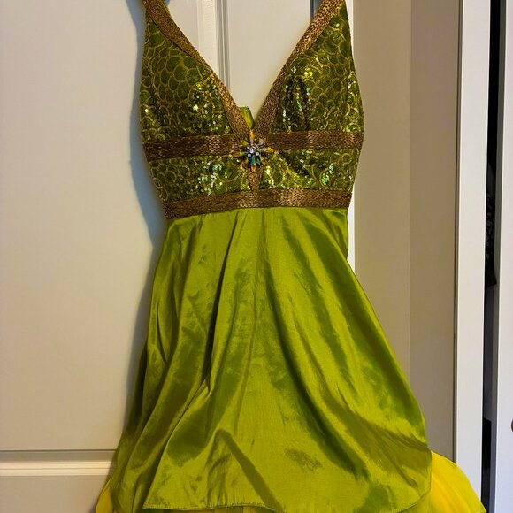 Beautiful green prom dress - Picture 1 of 7